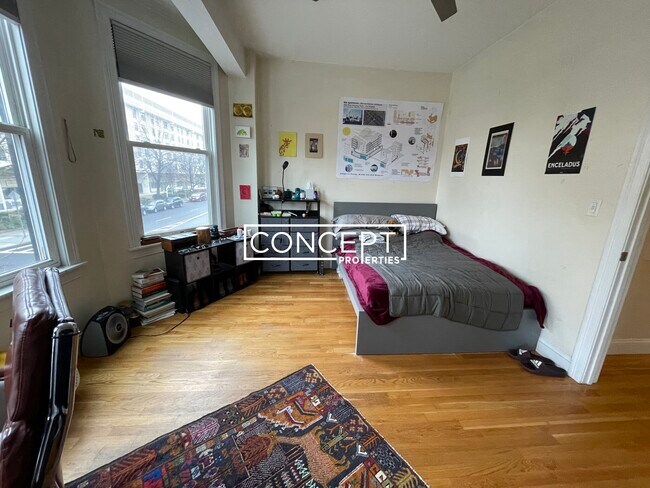 Building Photo - 1027 Tremont St