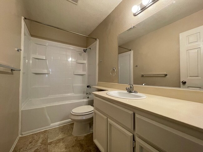 Building Photo - Charming 2-Bedroom Condo in Prime Citrus Heights Location