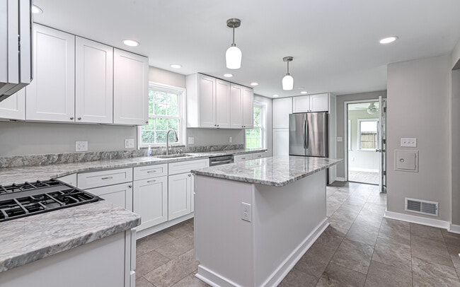 Building Photo - 4236 Tanglewood Dr