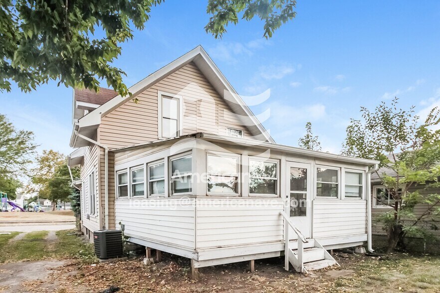 Building Photo - 2015 Sherman Ave