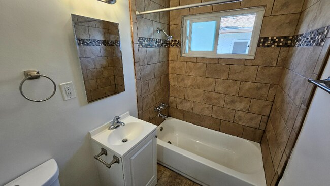 Building Photo - 3021 Carmona Ave