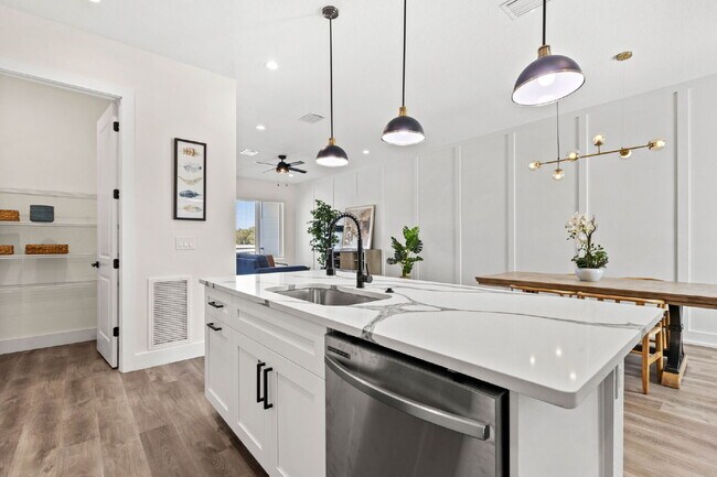 Building Photo - 3 Bedroom Townhouse in Tampa Heights