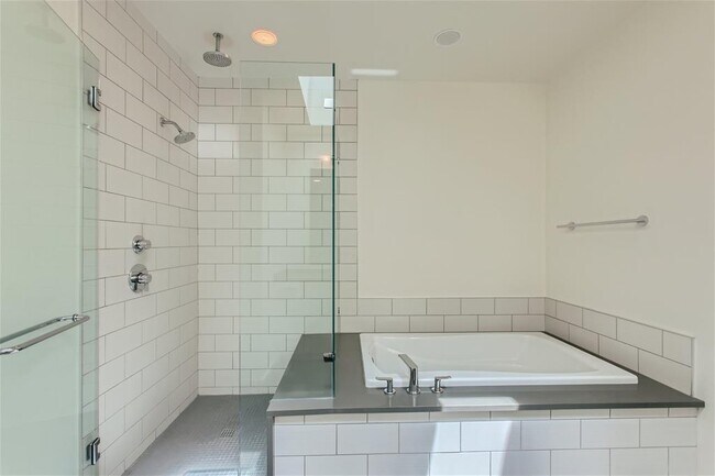 Building Photo - 707 Cardinal Ln