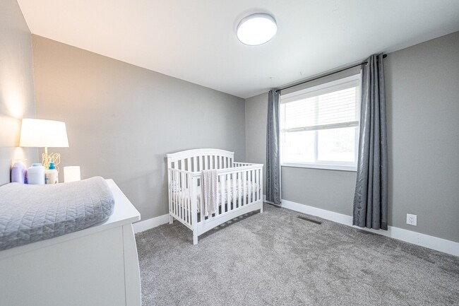 Building Photo - 750 Sharp Pl