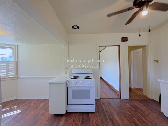 Building Photo - 1401 SE 130th Ave