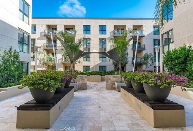 Building Photo - 3211 Rivington