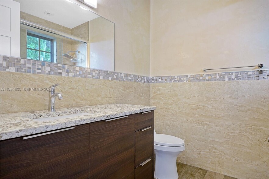 Building Photo - 3747 Prairie Ave