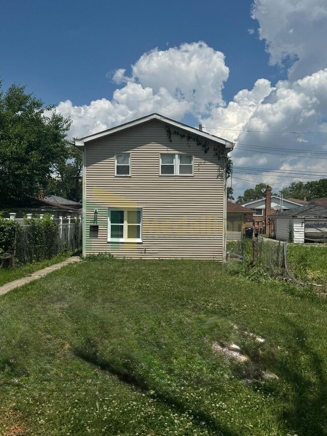 Primary Photo - Beautifully Remodeled 4BR/2BA Home with Sp...