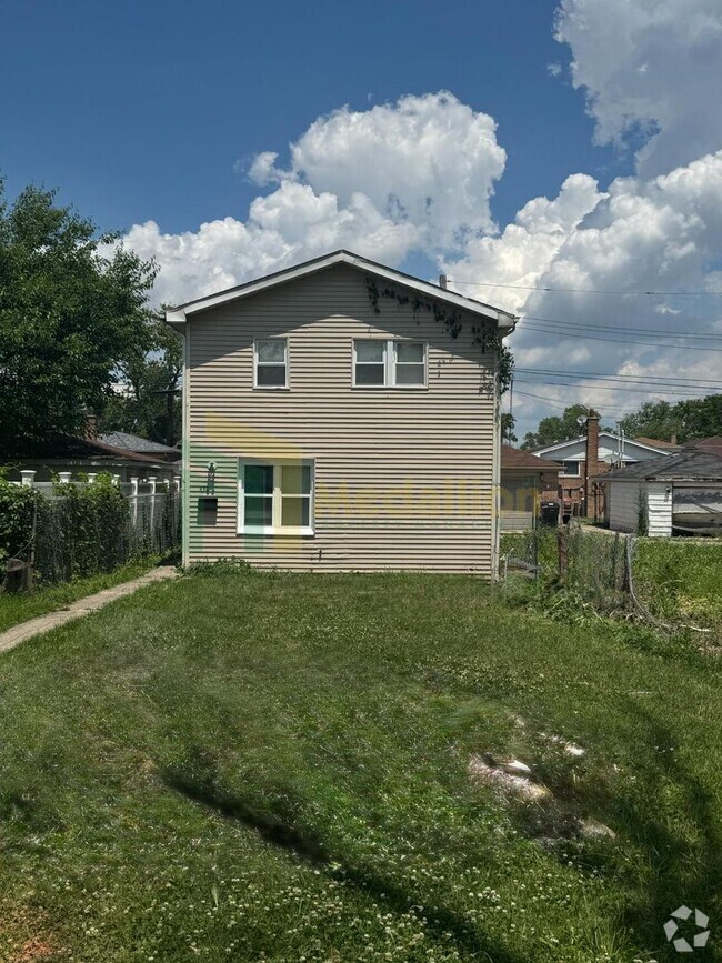 Building Photo - Beautifully Remodeled 4BR/2BA Home with Sp...