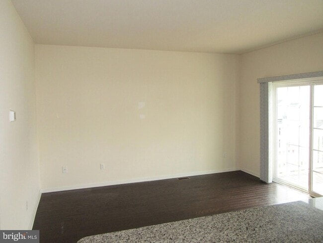 Building Photo - 533 Liam Pl