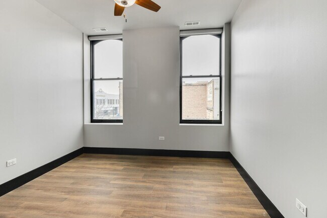 Building Photo - 6 E Downer Pl