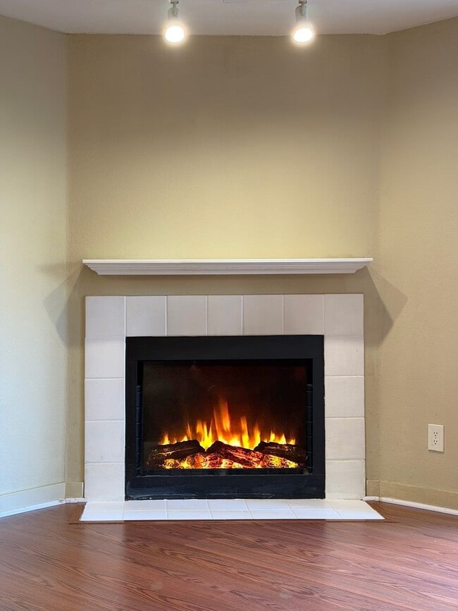 Building Photo - 16817 Larch Way