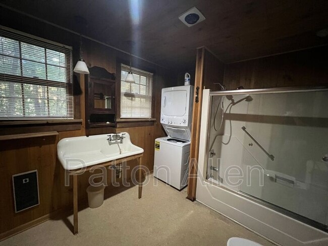 Building Photo - 575 Beaverdam Rd