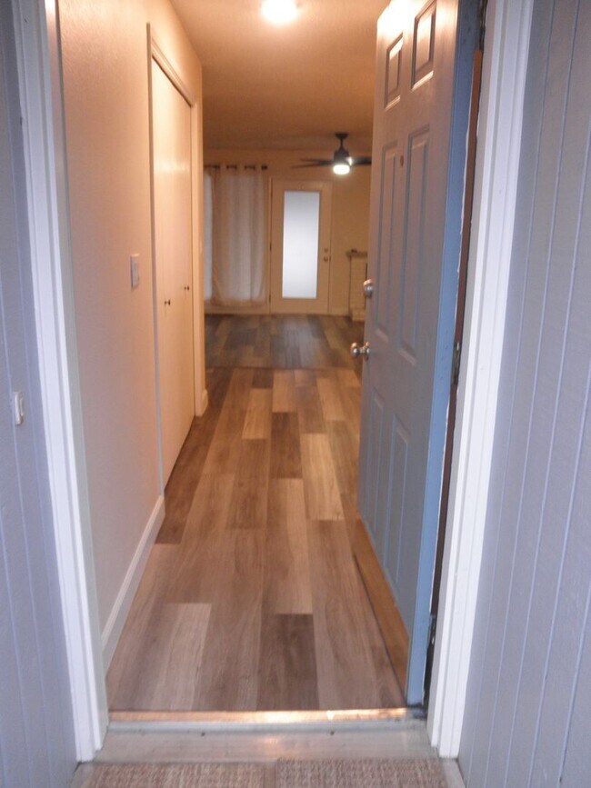 Building Photo - On cul de sac