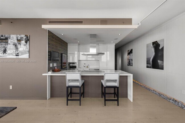 Building Photo - 5875 Collins Ave