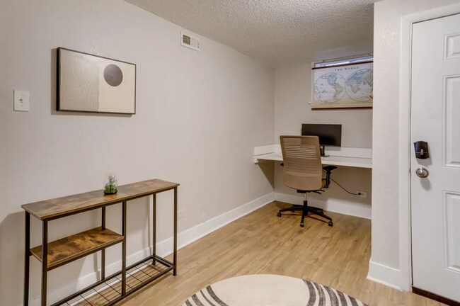 Building Photo - Updated 2BD, 1BA Half-Duplex in North Park...