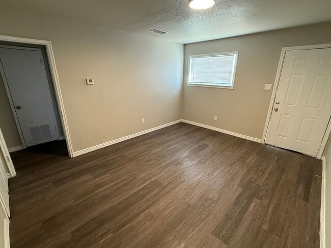 Building Photo - 421135