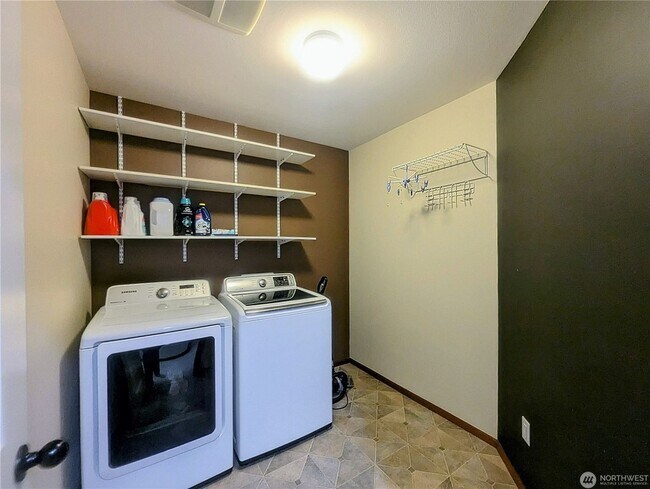 Building Photo - 4bd/2.5ba Lynnwood Home