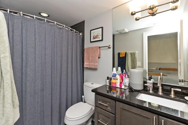 Building Photo - 2 bedroom in Chicago IL 60618