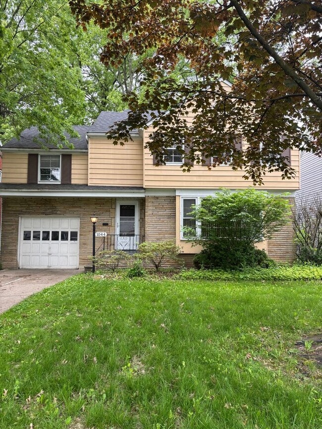 Building Photo - Charming 3 beds 1.5 baths in South Euclid!