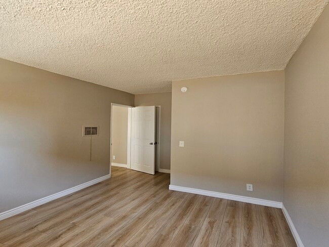 Building Photo - 8936 Cedros Ave