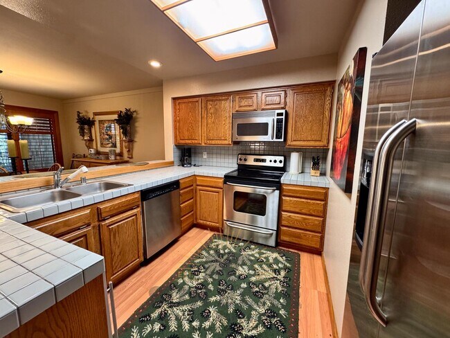 Building Photo - 2 Bedroom, 2 Bath in Third Creek with Hot Tub - Perfect Winter Getaway