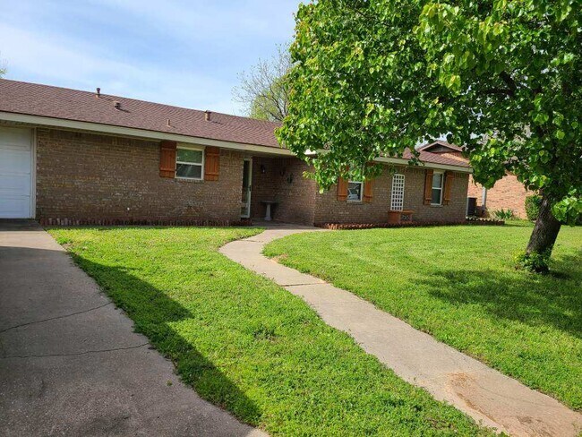 Building Photo - 1507 Linda St