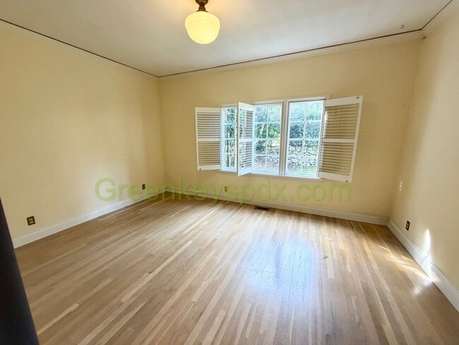 Building Photo - 10197-1136