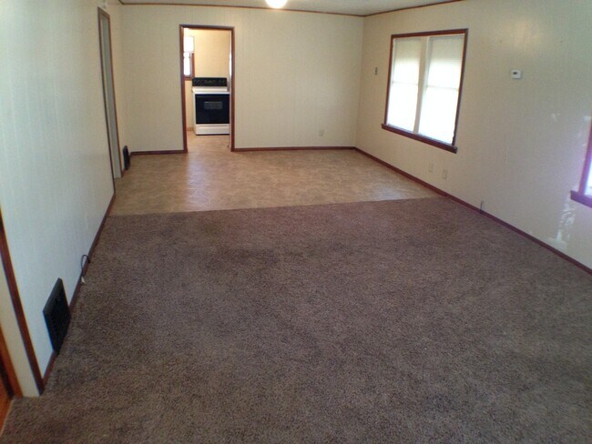 Building Photo - Nice 2 bed 1 bath Ready for Move In!