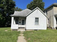 Building Photo - 2123 N Machin Ave