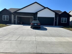 Building Photo - 4609 Castle Pines Dr