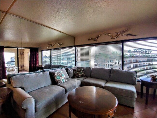 Building Photo - 6403 Padre Blvd