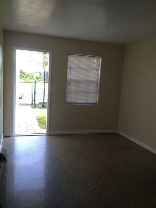 Building Photo - 5116-5118 Canal Rd