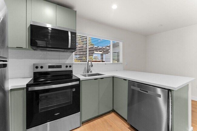 Building Photo - 2735 Broadway-4