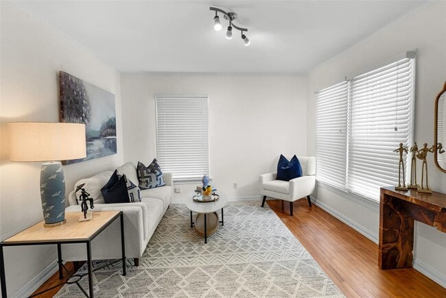 Building Photo - 2108 Rountree Dr