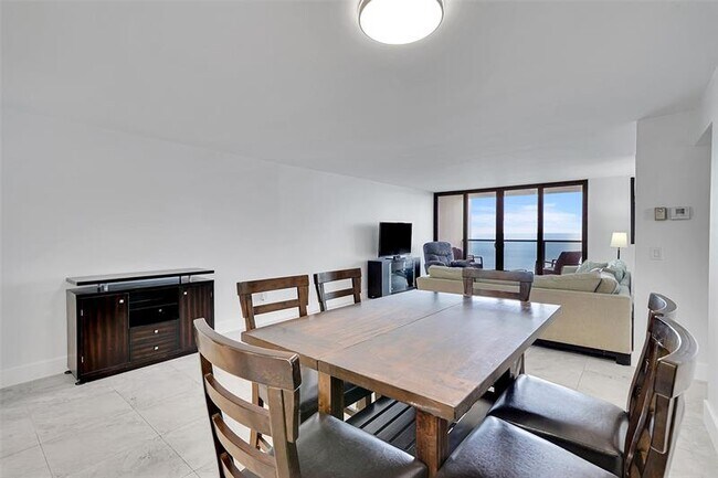 Building Photo - 2301 S Ocean Dr