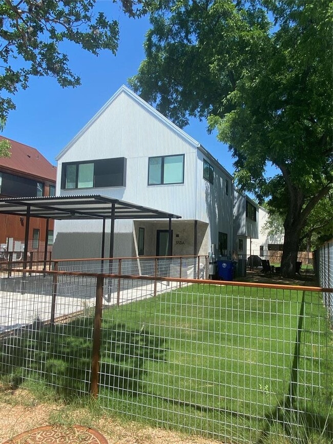 Building Photo - 913 Tillery St