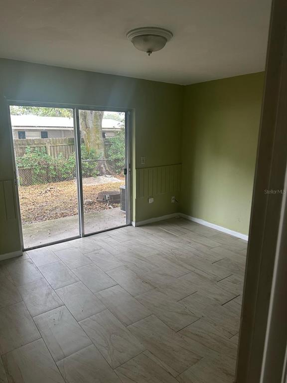 Building Photo - 214 N Chestnut Rd