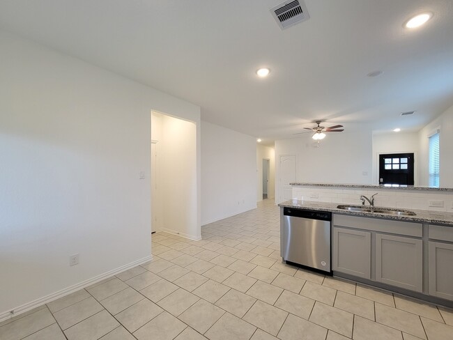 Building Photo - 31351 Horseshoe Meadow Bend Ln