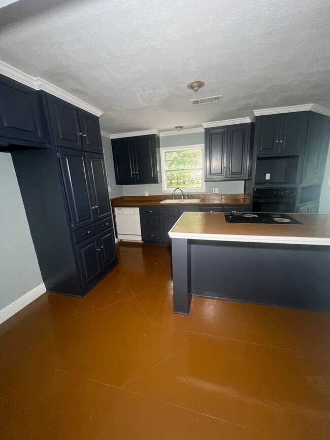 Building Photo - Beautiful 4/3 Home in North East Jackson