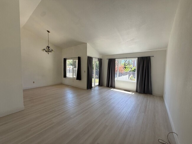Building Photo - 3537 Augusta Ct