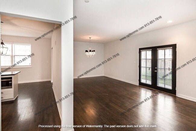 Building Photo - Fantastic Plaza location!!