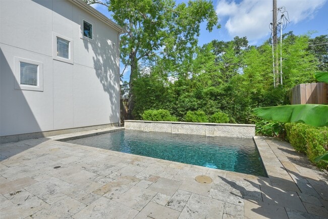 Building Photo - 3724 Wroxton Rd