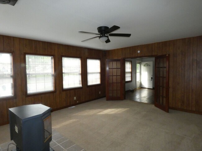 Building Photo - 4701 N Green Hills Rd