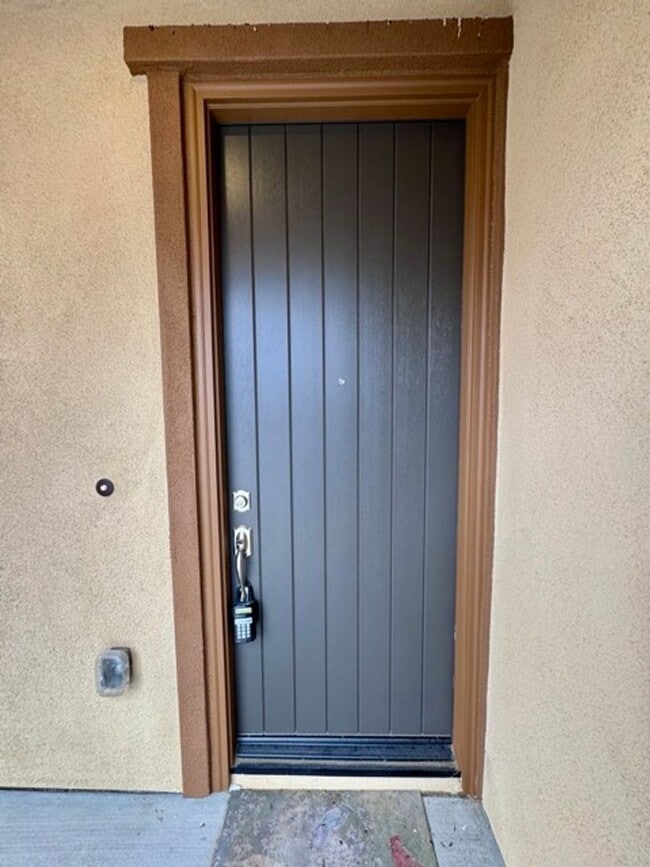 Building Photo - Welcome to Your Brand New 3 Bedroom Solar Home in the Gated Willow Springs Community of Murrieta!