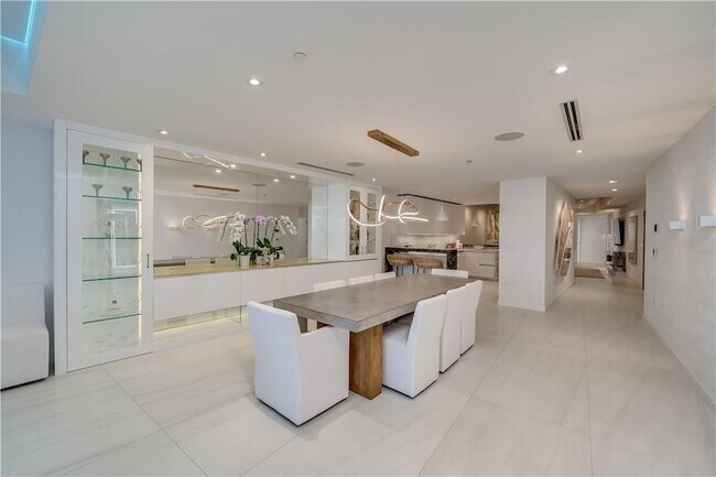 Building Photo - 2200 N Ocean Blvd