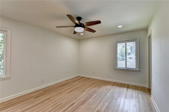 Building Photo - 6085 Glenridge Dr