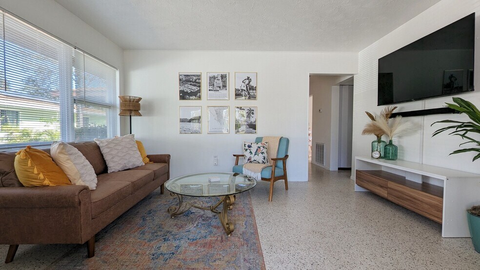 Beautifully decorated living room - 2846 W Tamiami Cir
