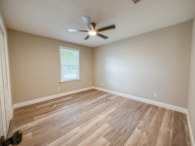 Building Photo - 9871 Guidy Ln