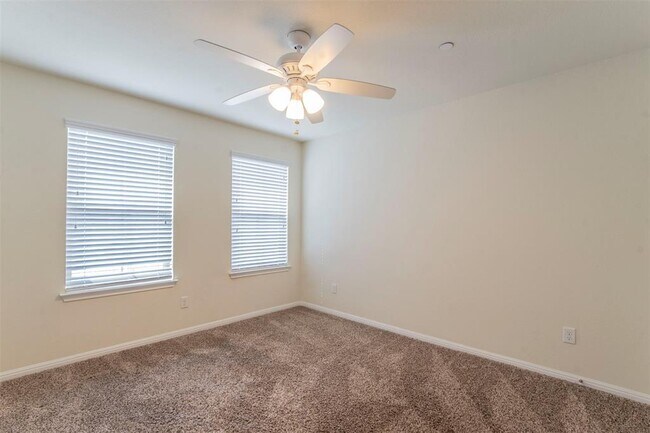 Building Photo - 2304 S Lakeline Blvd